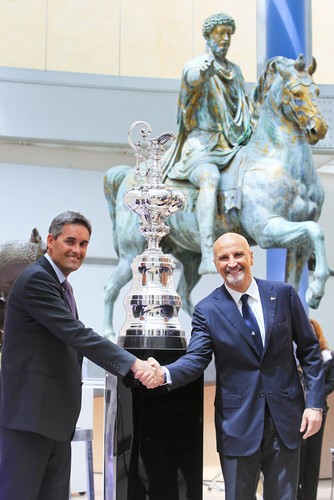 34 America’s Cup Press Conference<br />
Russell Coutts BMW Oracle Racing, Vincenzo Onorato Mascalzone Latino © Carlo Borlenghi / www.carloborlenghi.com