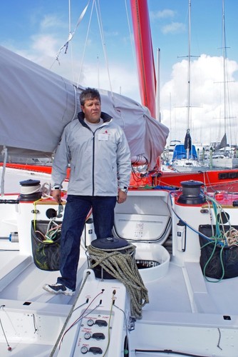 Skipper Simon Hull alongside the main hatch aboard TeamVodafoneSailing © Richard Gladwell www.photosport.co.nz