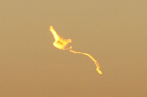 Second close up (cropped ) of satellite hitting Tasman Sea - 6 © Peter Idoine