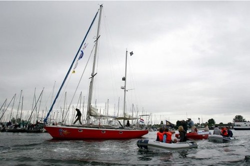 Guppy with Laura on the foredeck ©  SW