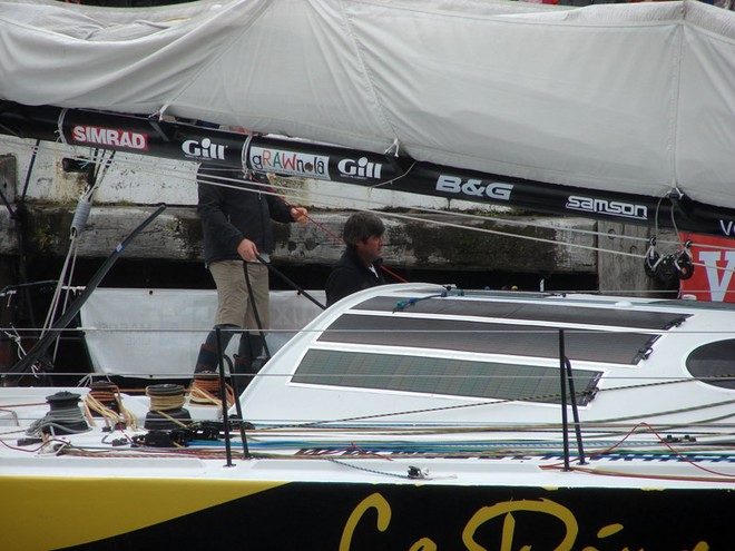 Extra crew assist Brad Van Liew to the start of the Ocean Sprint 3 in Wellington on Sunday. - Velux 5 Oceans © Genevieve Howard
