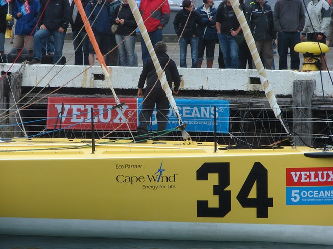 Extra crew assist Brad Van Liew to the start of the Ocean Sprint 3 in Wellington on Sunday. - Velux 5 Oceans © Genevieve Howard