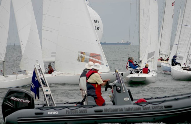 The International Judges kept a close eye on the crowded bottom mark &copy;  John Curnow