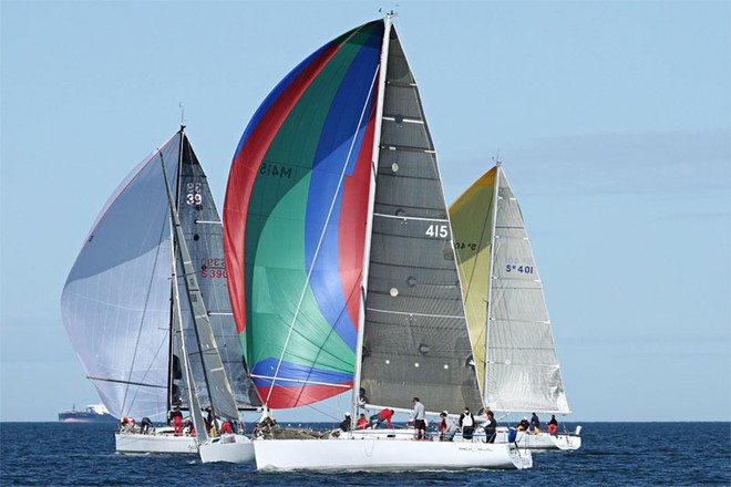 Arch Rival in the foreground, with Jazz Player leading and Dry White in yellow. Toecutter 2 coming uphill. - ORCV Winter Series ©  Alex McKinnon Photography http://www.alexmckinnonphotography.com