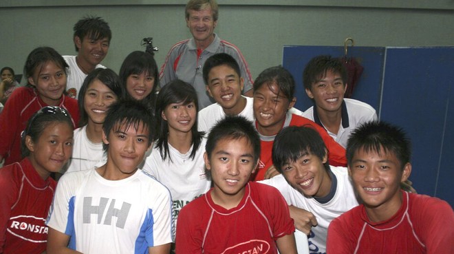 Jim and his Singapore ferrets Photo: © HO Shu Fen.  Intl 420 Coaching Clinic in Austria & 2011 Class Development Programme  © 420 Class Association