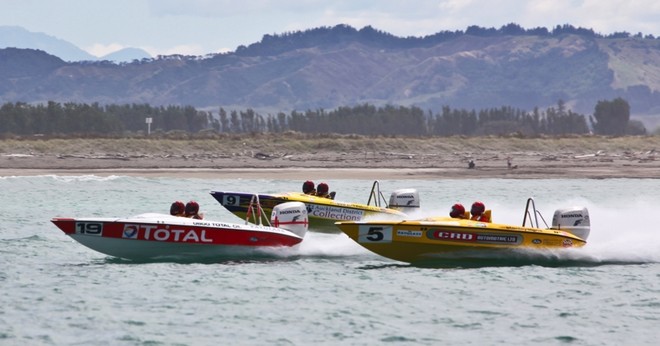 Total Oil, Auckland District Collections 2 and CRD Automotive battle it out in the Honda Class at Napier © Cathy Vercoe LuvMyBoat.com http://www.luvmyboat.com