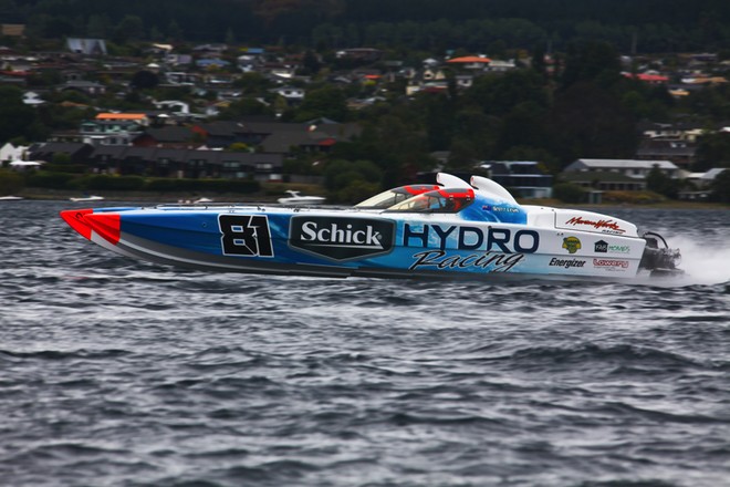 ’Schick Hydro’ had problems after losing a blade off their prop at Taupo - Round One of the Rayglass NZ Offshore Powerboat Series<br />
Thunder on the Lake - Taupo  January 22nd 2011 © Cathy Vercoe LuvMyBoat.com http://www.luvmyboat.com
