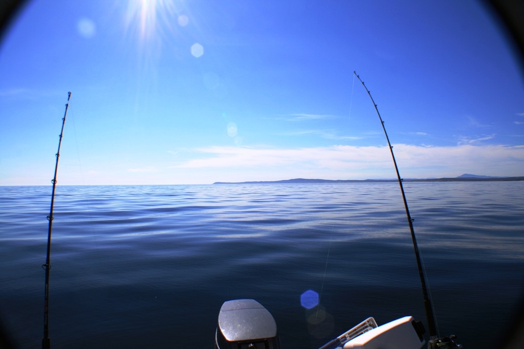 A perfect day for offshore boating and fishing - Tasmanian boating © Carl Hyland