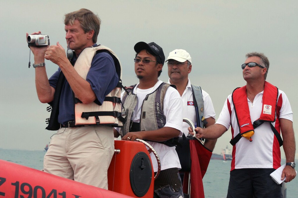 Jim Saltonstall prepares for the day’s debrief at Singapore Photo: © HO Shu Fen. Intl 420 Coaching Clinic in Austria & 2011 Class Development Programme  © 420 Class Association