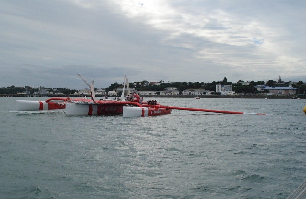 Preparing to cast off the rig with bouyancy attached - Team Vodafone Sailing © Colin Preston