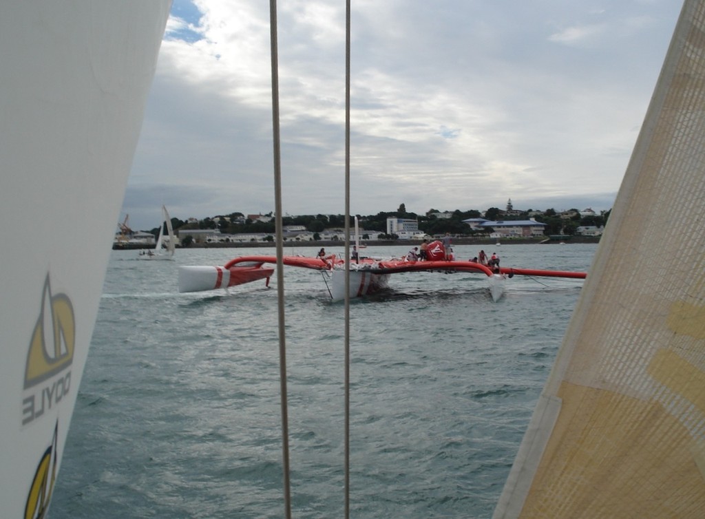 Preparing to cast off the rig with bouyancy attached - Team Vodafone Sailing © Colin Preston