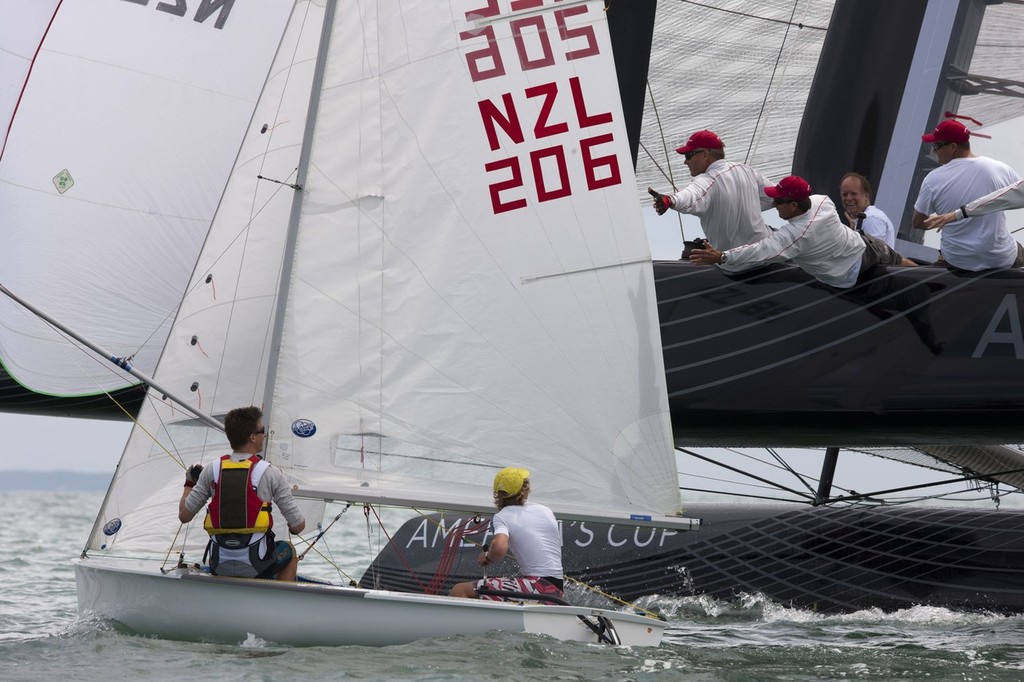 24/01/2011 - Auckland (NZL) - 34th America’s Cup - AC45 sea trial n°5 - Murray Jones give AC 45 closer look to his son Matthew Jones (crew) and James Turner as they were training in the same area of Hauraki gulf.   © ACEA - Photo Gilles Martin-Raget http://photo.americascup.com/