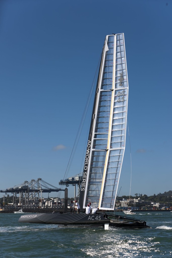 16/01/2011 - Auckland (NZL) - 34th America’s Cup - AC45 1st sail © ACEA - Photo Gilles Martin-Raget http://photo.americascup.com/