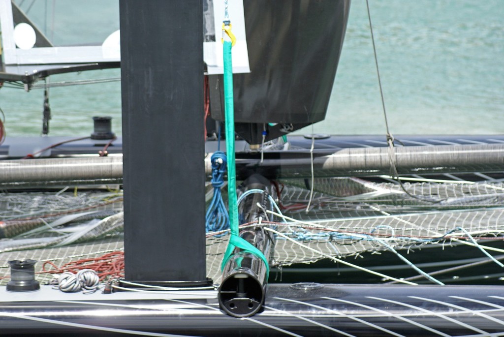 Lift strop connection is very simple - AC45 launch - Day 2 © Richard Gladwell www.photosport.co.nz