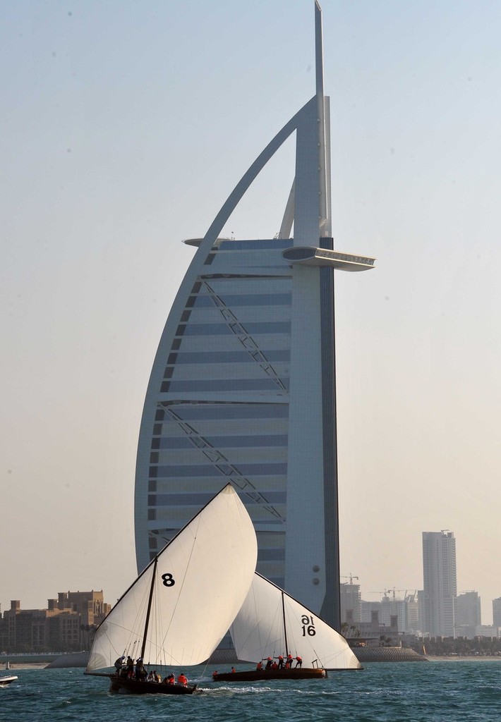 Racing in front of the Burj al Arab © DIMC