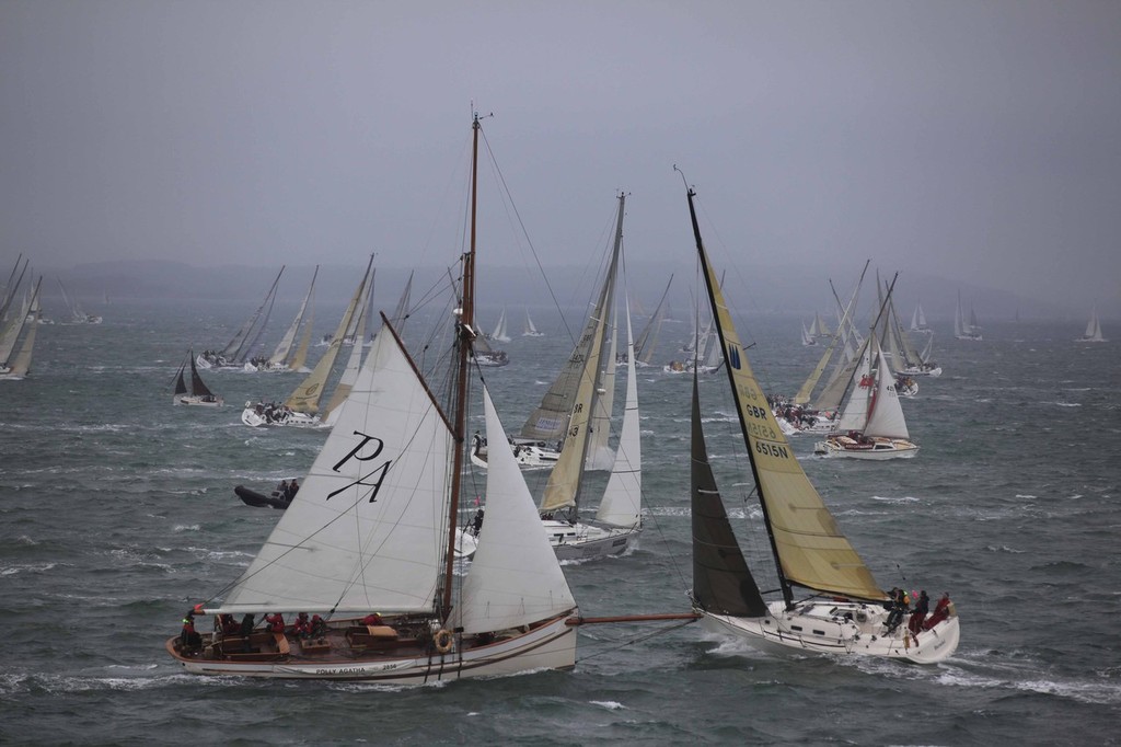 Kim Hartley helming the Polly Agatha during the J.P. Morgan Asset Management Round the Island Race. © TH Martinez/Sea&Co/onEdition