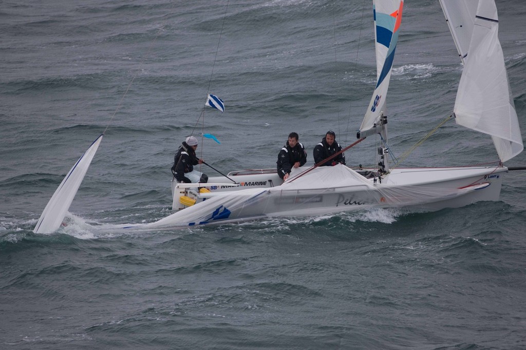 A drop gone wrong during the J.P. Morgan Asset Management Round the Island Race. © TH Martinez/Sea&Co/onEdition