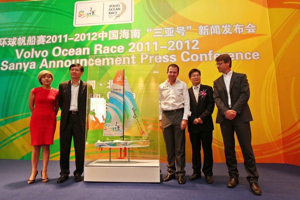 Ms. Lansi Jiang, Vice President of Volvo Group China and China Chief Representative of Volvo Ocean Race, Mr. Jiang Sixian, Vice-governor of Hainan Province and Party Secretary of Sanya City, Mike Sanderson, Skipper of Team Sanya, Mr. Tong Zhiyuan, CEO of Volvo Cars China, Knut Frostad, CEO of the Volvo Ocean Race.  © Team Sanya