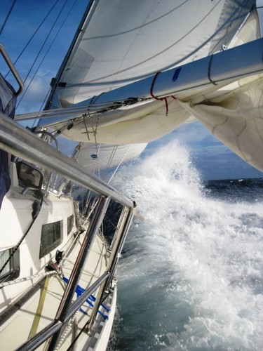 Punching through waves © Captain John Jamieson http://www.skippertips.com