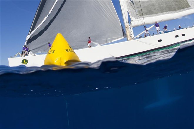 Hasso Plattner’s VISIONE turning the mark  - Maxi Yacht Rolex Cup 2011 ©  Rolex / Carlo Borlenghi http://www.carloborlenghi.net
