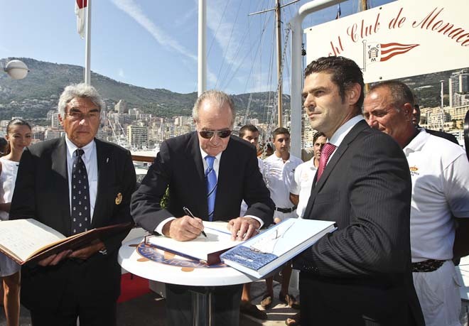 The King of Spain Juan Carlos visit  the new restaured 15 meter Class Hispania at the Monaco Yacht Club  with Bernard d’Alessandri. - Monaco Yacht Show 2011 © Carlo Borlenghi / www.carloborlenghi.com