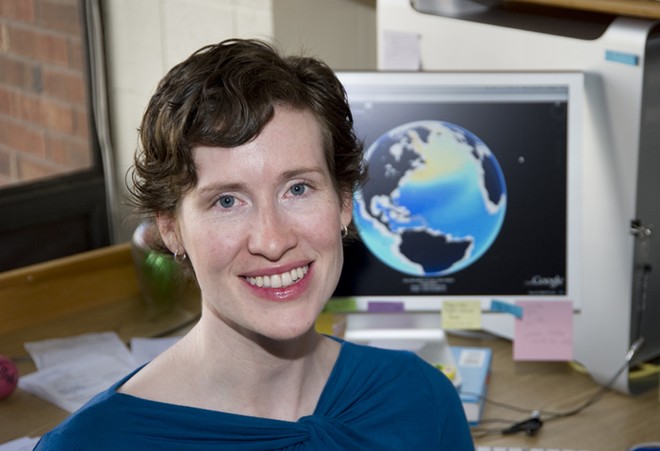 In order to assess each nation’s vulnerability, lead author Sarah Cooley (above) and colleagues examined several dependence factors: current mollusk production, consumption and export; the percentage of the population that depends on mollusks for their protein; projected population growth; and current and future aquaculture capacity. (Tom Kleindinst) © Woods Hole Oceanographic Institution (WHOI) http://www.whoi.edu/