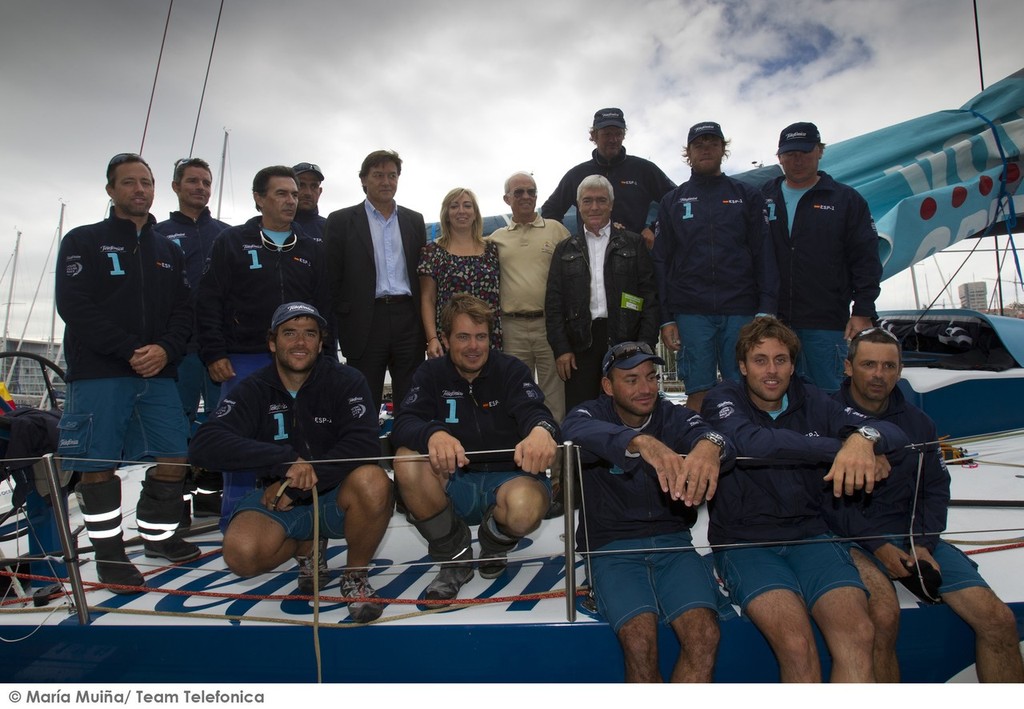 Representatives from the council of Vigo, Xunta de Galicia and Real Club Nautico de Vigo receive Team Telefonica as they finish their sail from Lanzarote, to Sanxenxo. © Maria Muina/Equipo Telefonica
