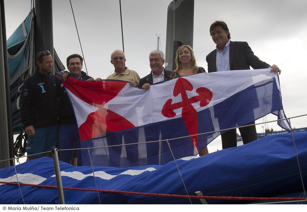 Representatives from the council of Vigo, Xunta de Galicia and Real Club Nautico de Vigo receive Team Telefonica as they finish their sail from Lanzarote, to Sanxenxo. © Maria Muina/Equipo Telefonica