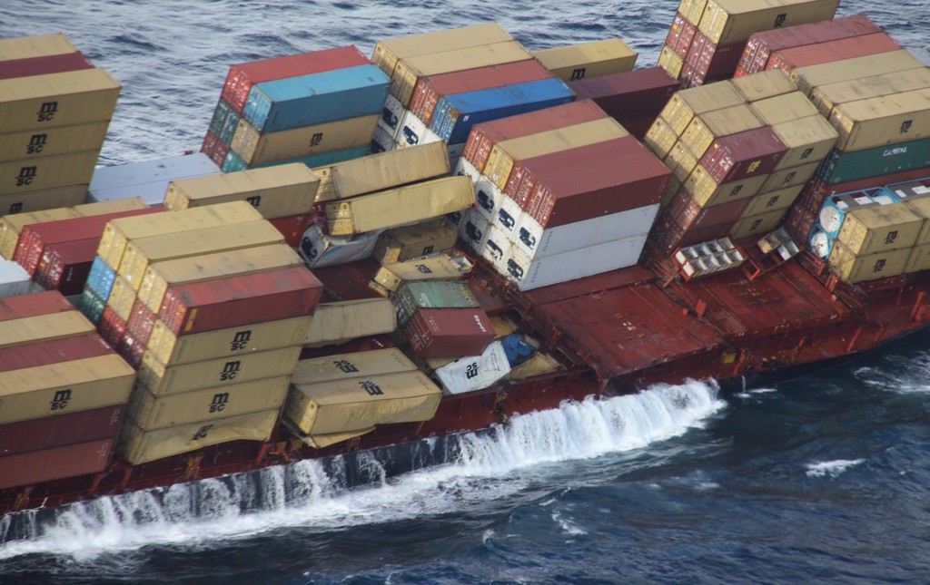 Rena’s starboard (right side) decks are awash © Maritime NZ www.maritimenz.govt.nz