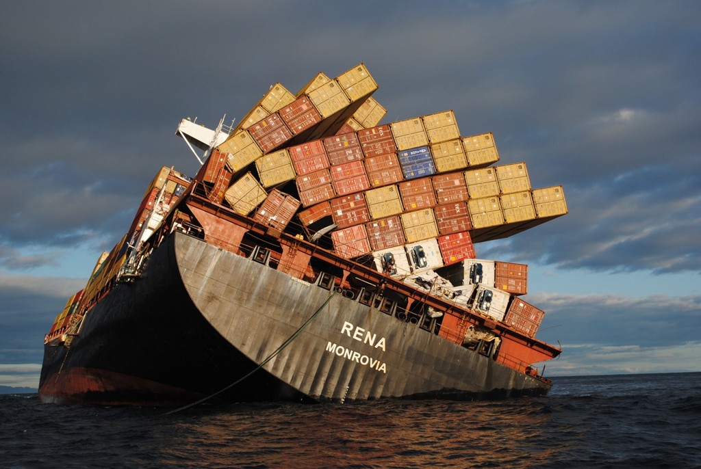 Rena’s stern view showing the toppled containers © New Zealand Defence Force