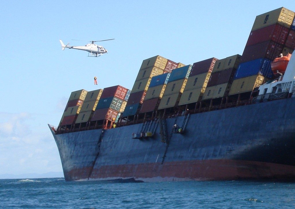 A salvor is winched on to Rena. Image credit: Svitzer © Maritime NZ www.maritimenz.govt.nz
