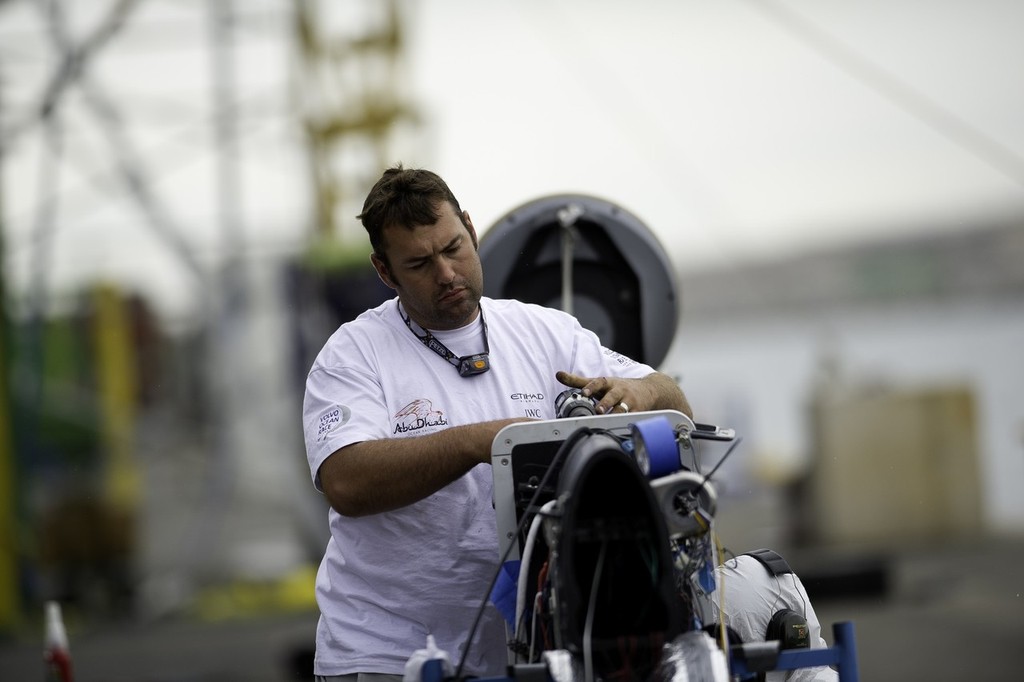 Abu Dhabi Ocean Racing prepare their new mast and rigging in Alicante.  © Paul Todd/Volvo Ocean Race http://www.volvooceanrace.com