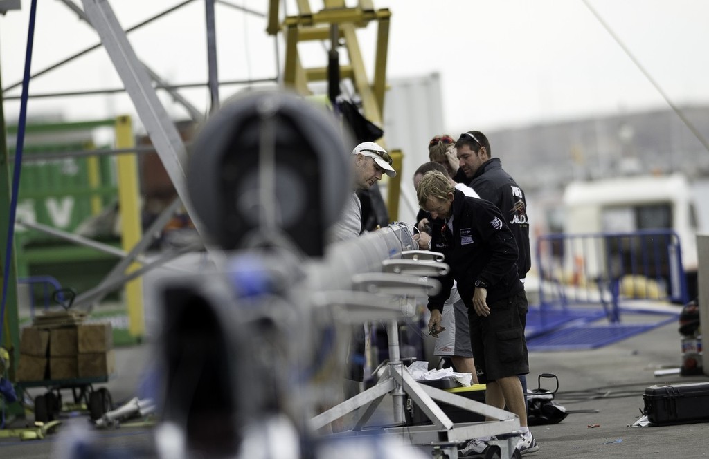 Abu Dhabi Ocean Racing prepare their new mast and rigging in Alicante.  © Paul Todd/Volvo Ocean Race http://www.volvooceanrace.com