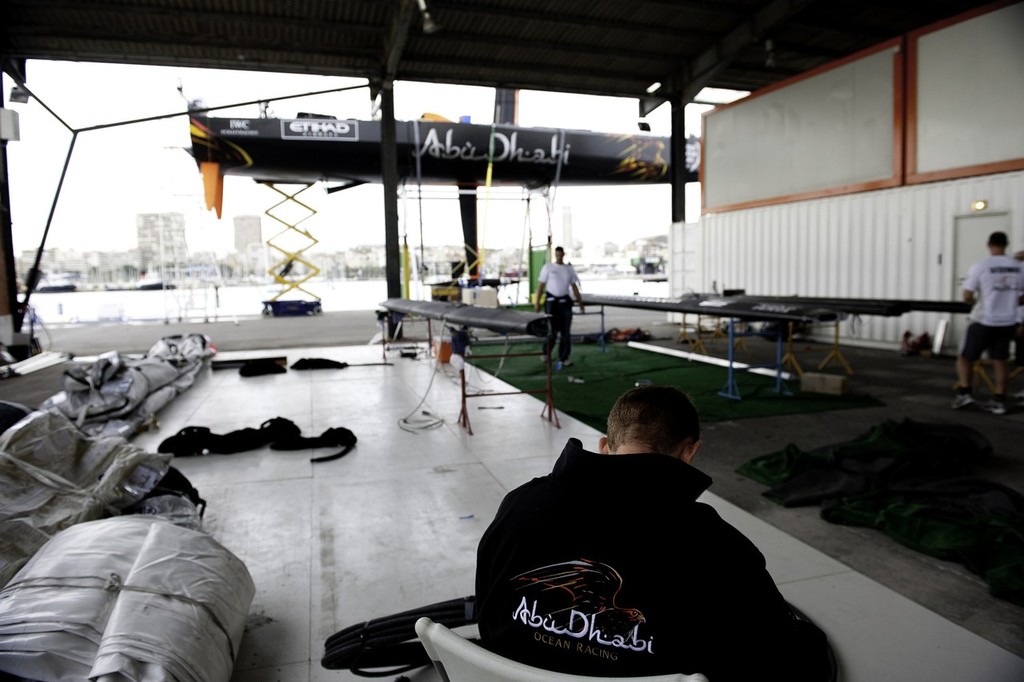 Abu Dhabi Ocean Racing prepare their new mast and rigging in Alicante.  © Paul Todd/Volvo Ocean Race http://www.volvooceanrace.com