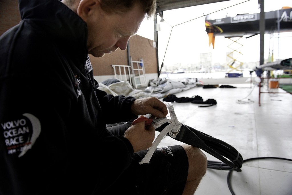 Abu Dhabi Ocean Racing prepare their new mast and rigging in Alicante.  © Paul Todd/Volvo Ocean Race http://www.volvooceanrace.com