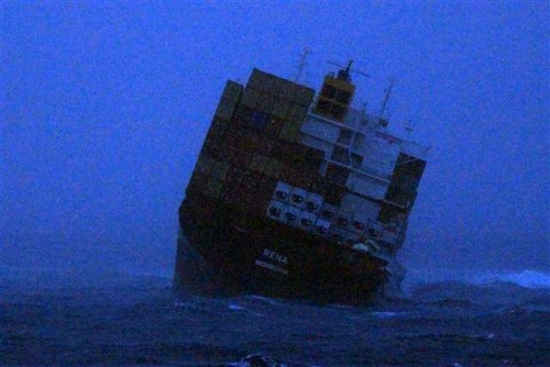 12 Oct 2011:  Stern - MV RENA grounded on Astrolabe Reef, Tauranga. © New Zealand Defence Force