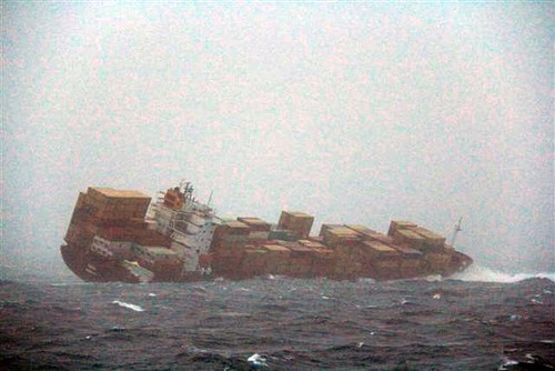 12 Oct 2011:  Starboard side - MV RENA grounded on Astrolabe Reef, Tauranga. © New Zealand Defence Force