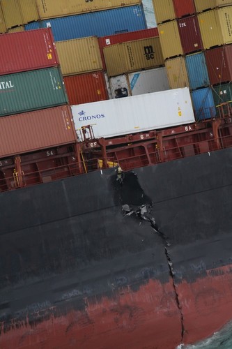 Topside split - Rena Disaster 12 October 2011 © Maritime NZ www.maritimenz.govt.nz