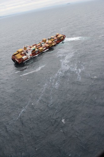 The extent of the oil sheen from Rena - Rena Disaster - 18 October 2011 © Maritime NZ www.maritimenz.govt.nz