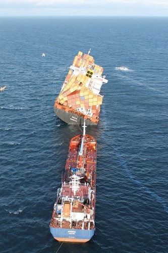 The oil tanker Awanui moored astern of Rena takes oil from the Rena. Oil pumping continued overnight - 22 October 2011 © Maritime NZ www.maritimenz.govt.nz