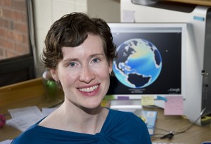 In order to assess each nation’s vulnerability, lead author Sarah Cooley (above) and colleagues examined several dependence factors: current mollusk production, consumption and export; the percentage of the population that depends on mollusks for their protein; projected population growth; and current and future aquaculture capacity. (Tom Kleindinst) photo copyright Woods Hole Oceanographic Institution (WHOI) http://www.whoi.edu/ taken at  and featuring the  class