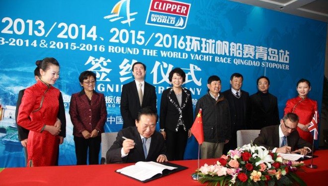 Clipper Ventures’ chief executive, William Ward (right), and Qingdao Municipal Government Vice-Mayor, Wang Xiulin, at the signing ceremony in China - Clipper Round the World Yacht Race  © Clipper Ventures