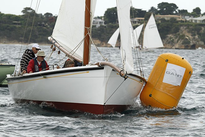 The ebbing tide caused havoc for many at the top mark. - GANT Portsea Cup 2012 © Teri Dodds http://www.teridodds.com