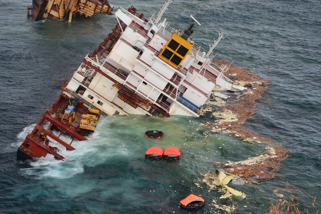 Rena stern section sinking from overflight on 10 January 2012 at 1030hrs © Maritime NZ www.maritimenz.govt.nz