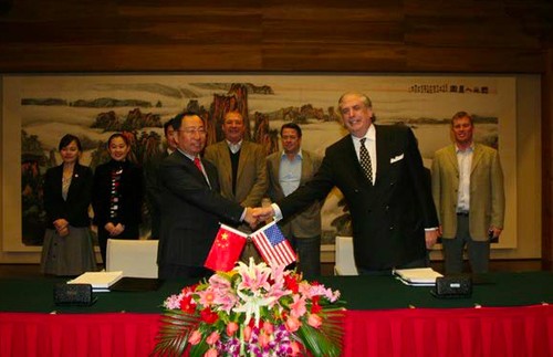 Irwin Jacobs (r) and Chairman Jiang of China’s Poly Group at the formal signing of the new Poly Marquis joint venture in Beijing &copy; Marquis Yachts