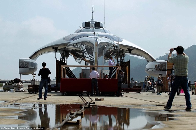 Starship Adastra © Daily Mail UK Associated Newspapers Ltd http://www.dailymail.co.uk