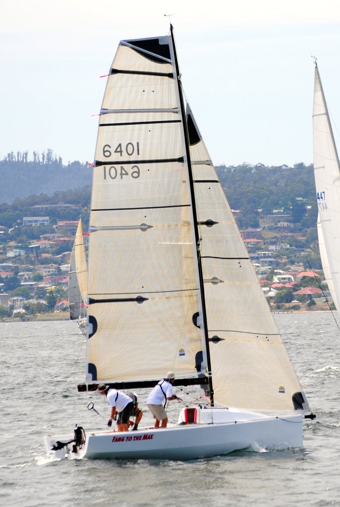 Fred Barrett’s Fang to the Maxi - Derwent Sailing Squadron Autumn Short-handed Series ©  Andrea Francolini Photography http://www.afrancolini.com/