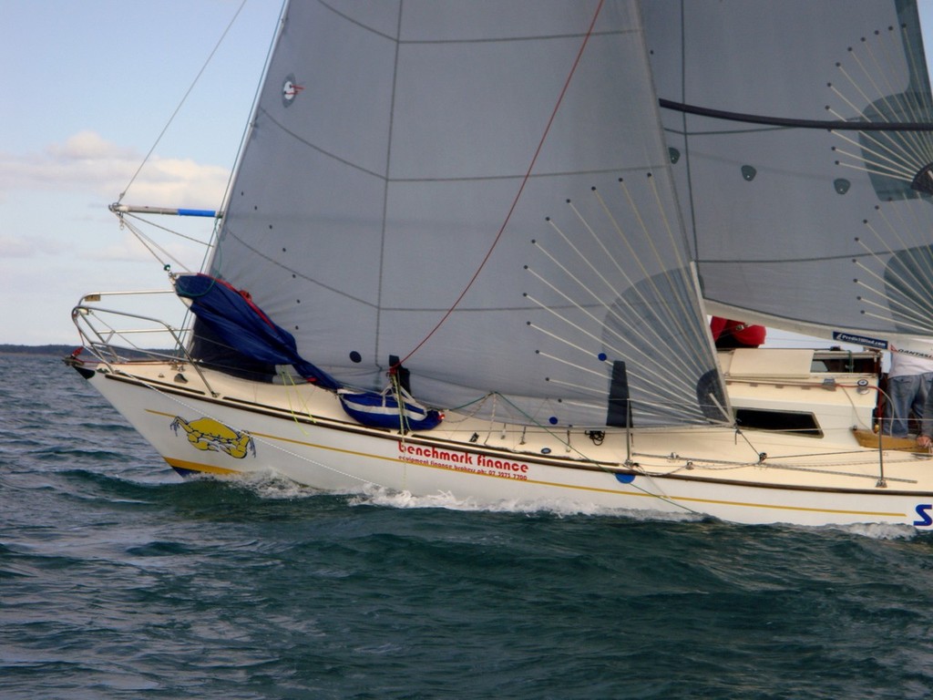 Commodore Phil Lazzarini cracks the whip at t he top mark to get a fast kite set  - QCYC Winter Series © Rachel Hackett