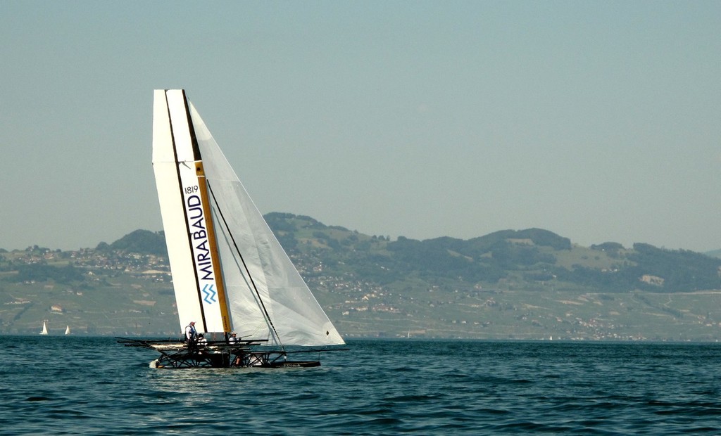 Mirabeaud LX strugling in light air- - Bol d’Or Mirabeaud 2012 © Jean Philippe Jobé