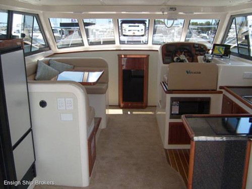 Voyager V1040 Hybrid Exploer © Ensign Ship Brokers http://www.ensignbrokers.com.au